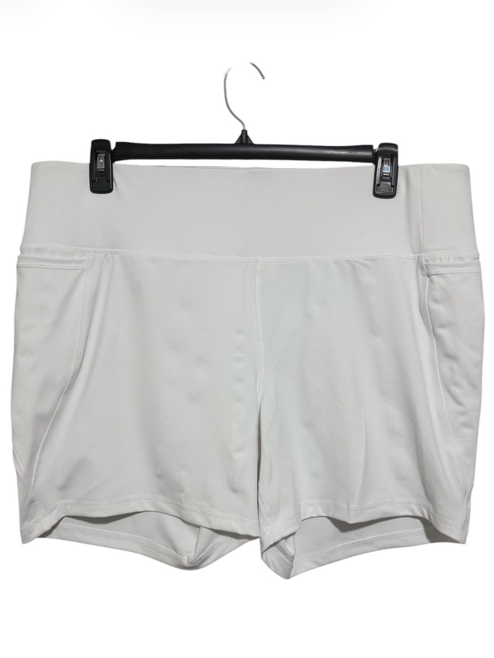 Livi Active Wicking Knee Short NWT